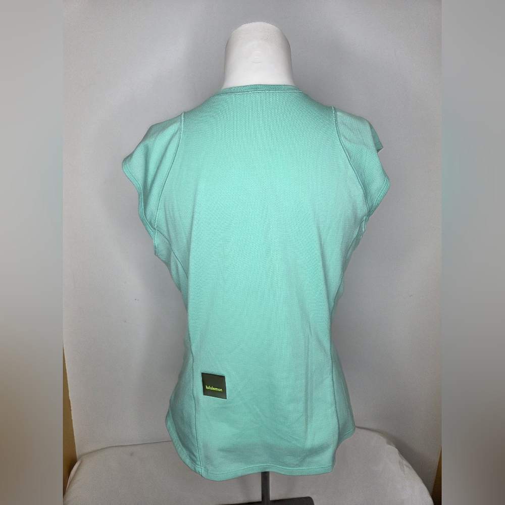 Lululemon Athletica Size M - ptp 18" Mint Green Athletic Top